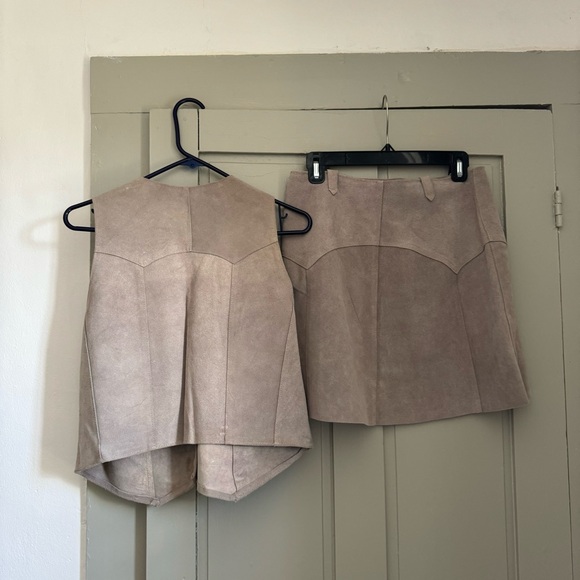 RARE vintage Two-Piece 60s/70s suede skirt set - Picture 6 of 8